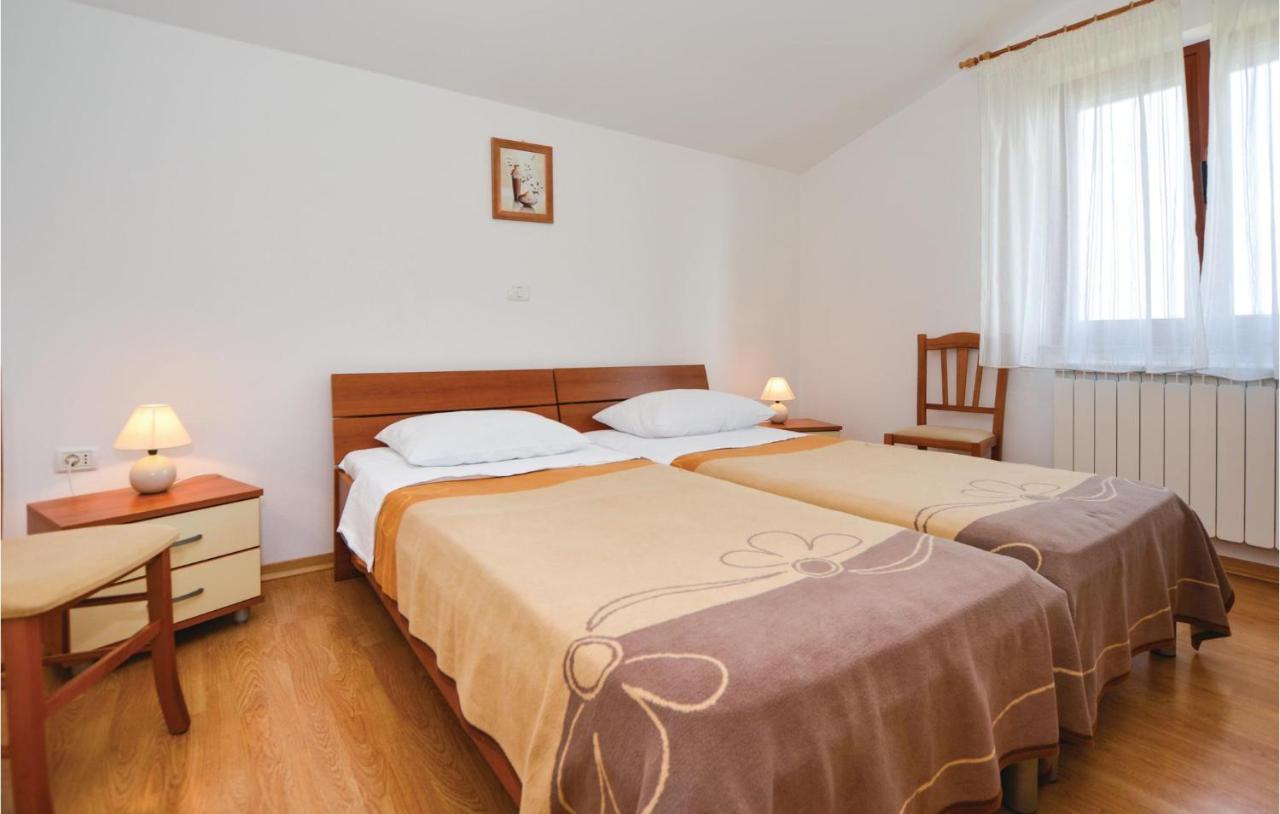 2 Bedroom Amazing Apartment In Portoroz Exterior foto