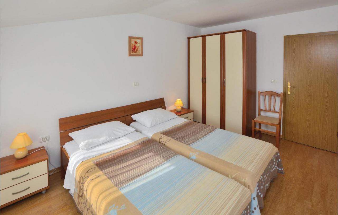 2 Bedroom Amazing Apartment In Portoroz Exterior foto