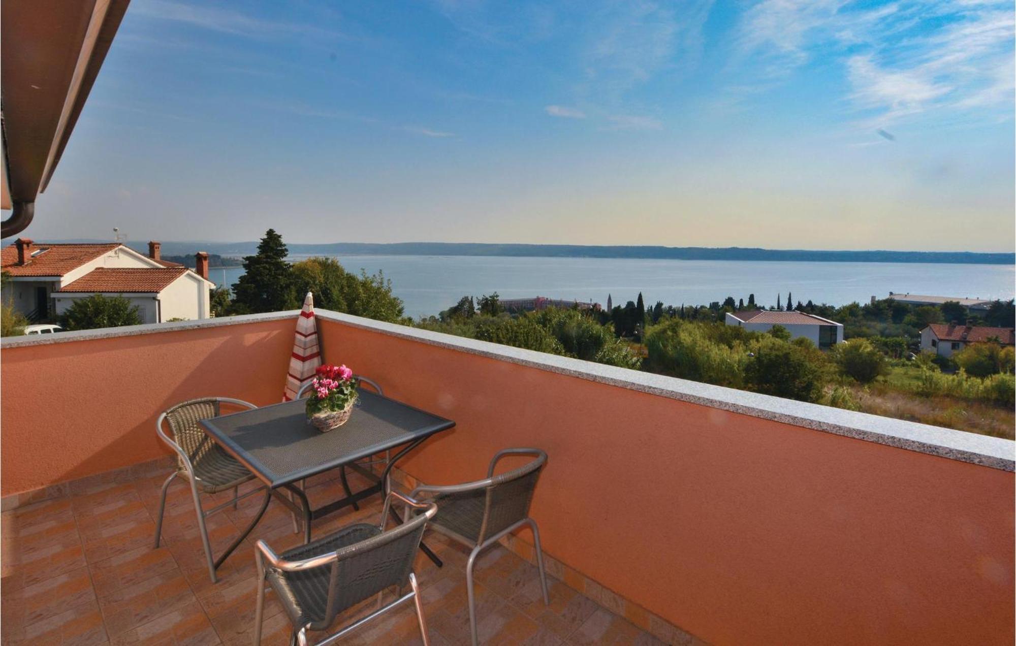 2 Bedroom Amazing Apartment In Portoroz Exterior foto